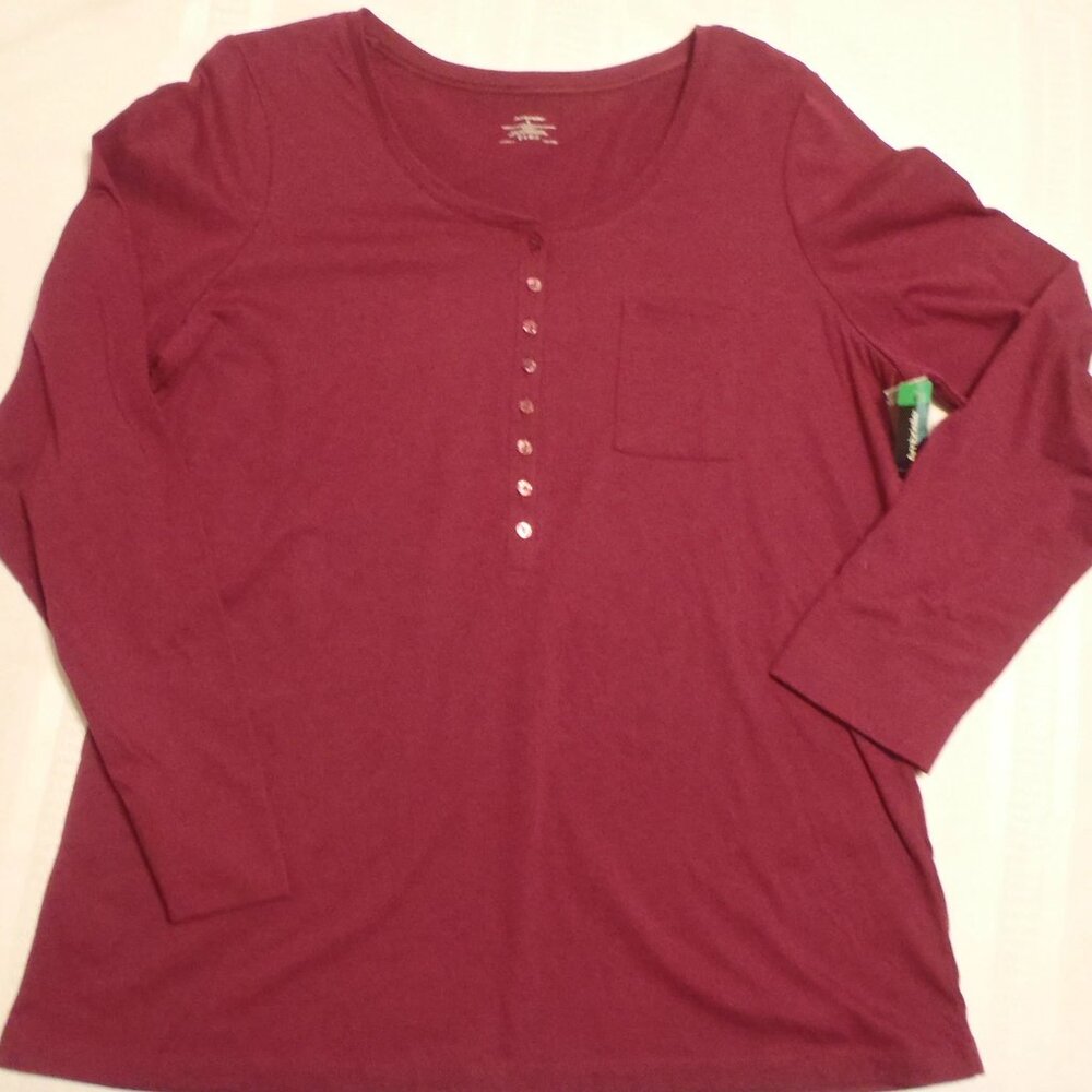 Ambrielle Small or Medium Berry Crush color Pocket Shirt NWT, Upper Button.